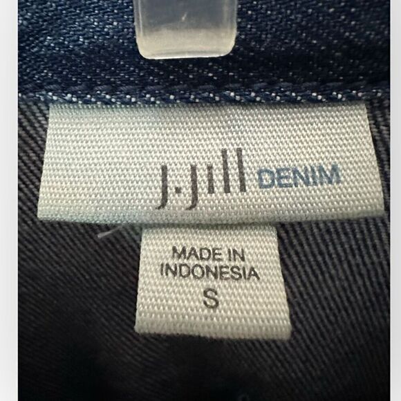 J Jill denim  Button-Down long sleeve Jean Jacket Size Small front pockets - Picture 2 of 7